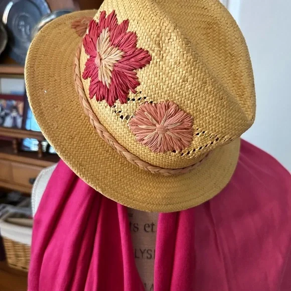 Lot - Kenneth Cole Vibrant Pink Scarf and Lucky Brand Straw Fedora - Picture 3 of 10